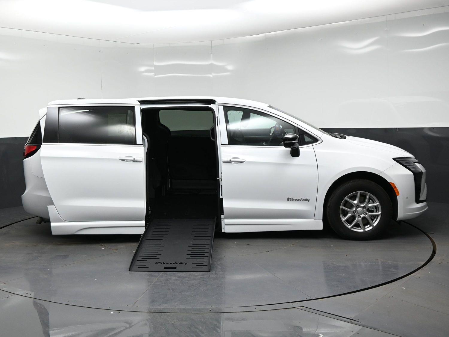 New 2027 Chrysler Pacifica Pacifica