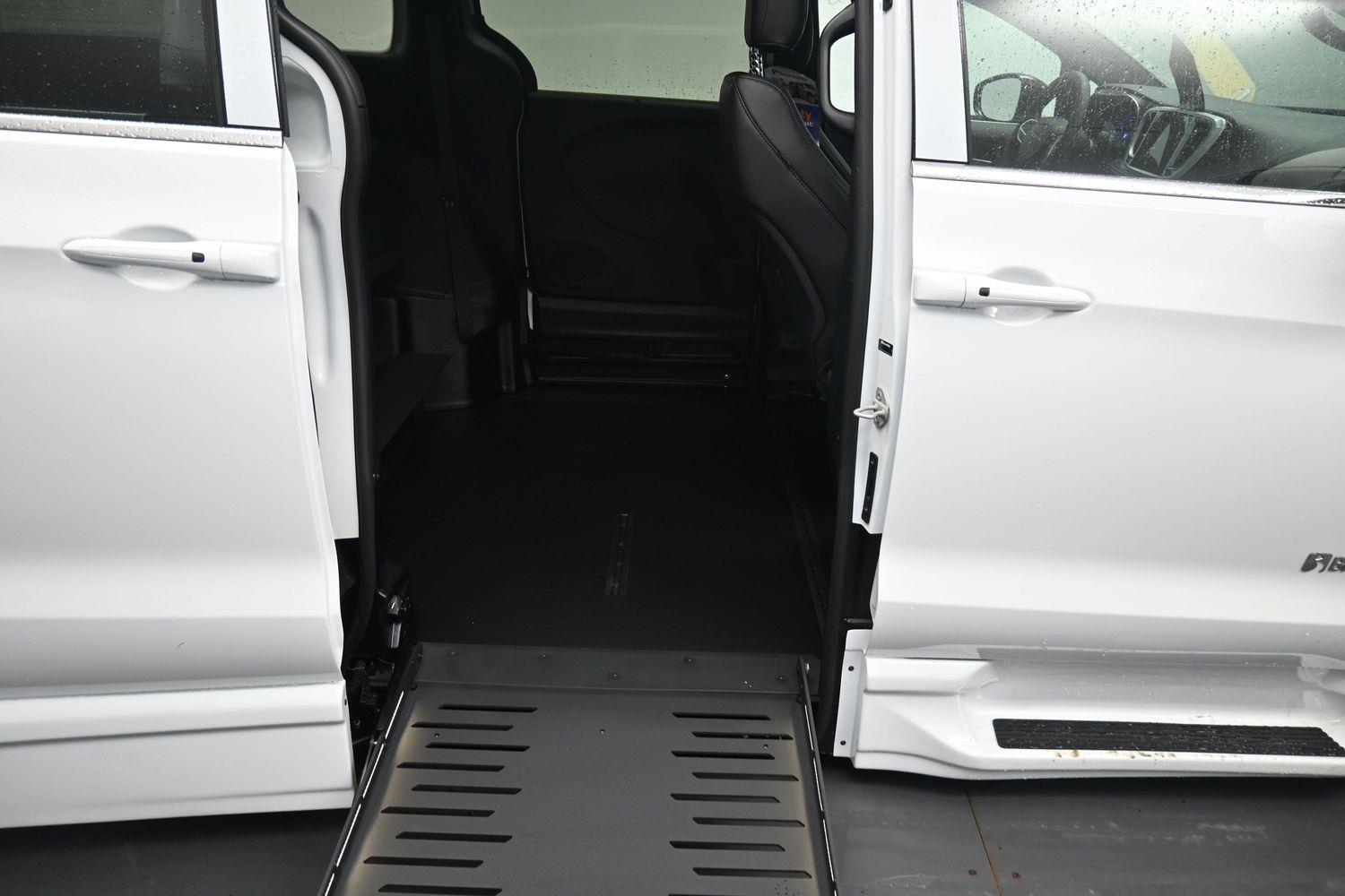 New 2027 Chrysler Pacifica Select