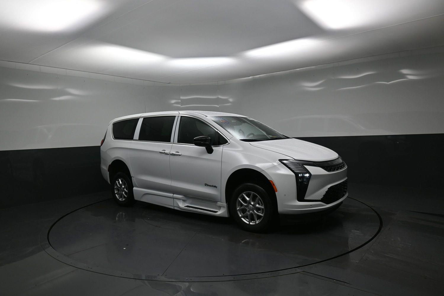 New 2027 Chrysler Pacifica Select