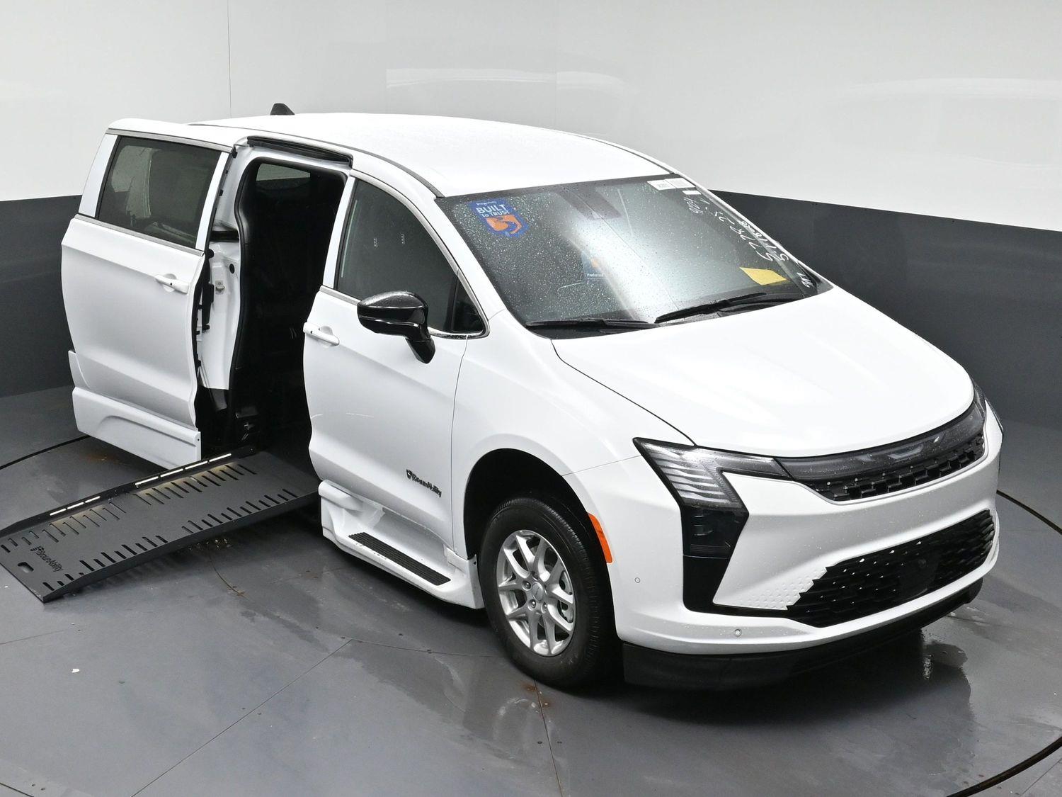 New 2027 Chrysler Pacifica Select
