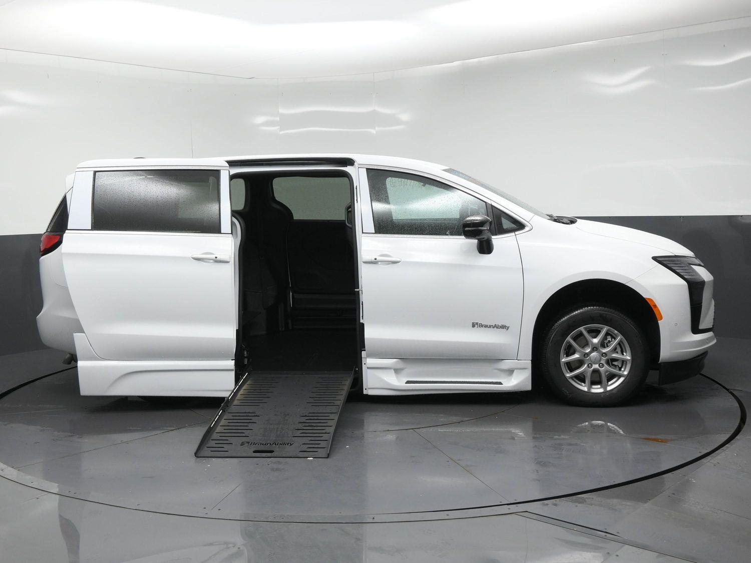 New 2027 Chrysler Pacifica Select