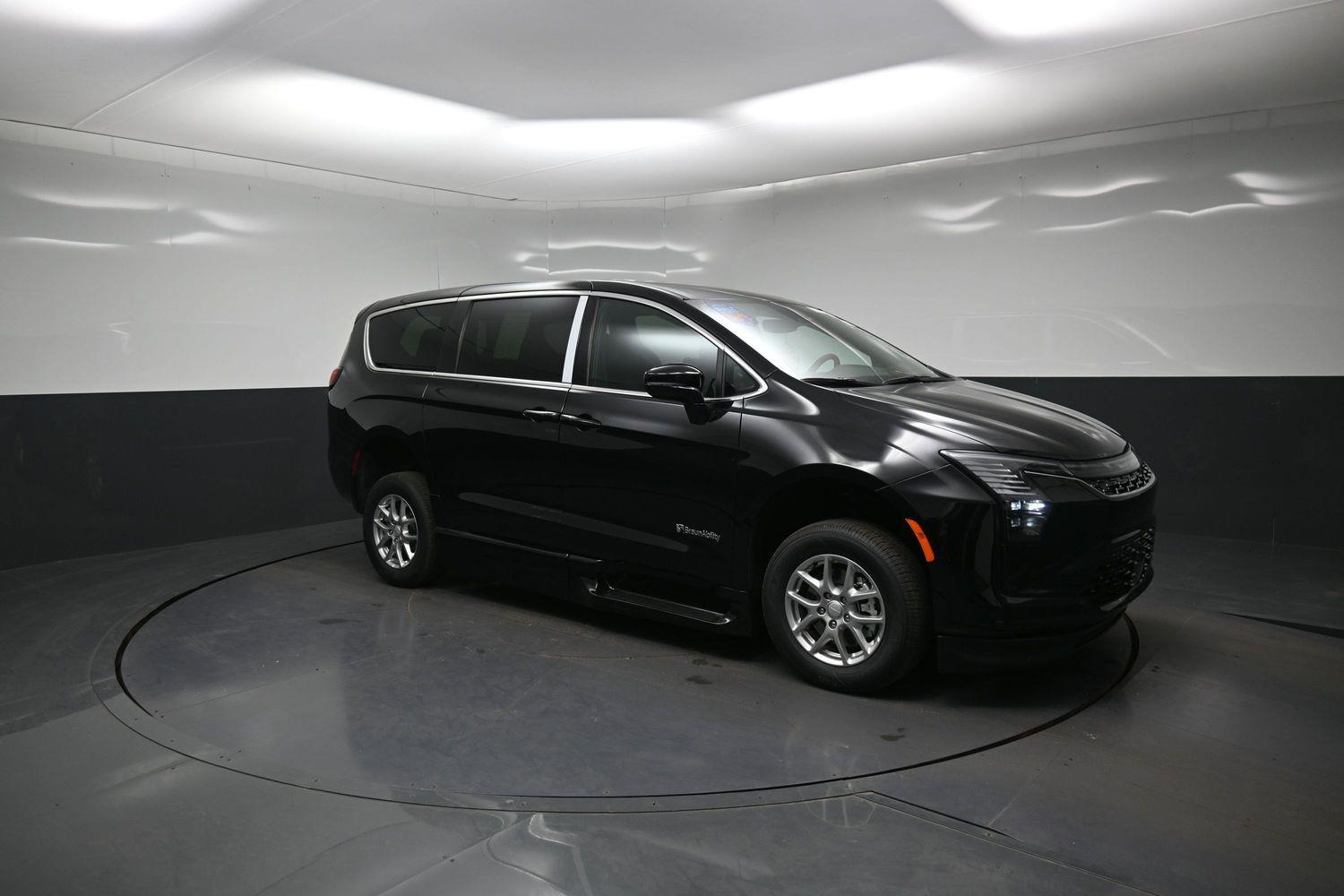 New 2027 Chrysler Pacifica Select