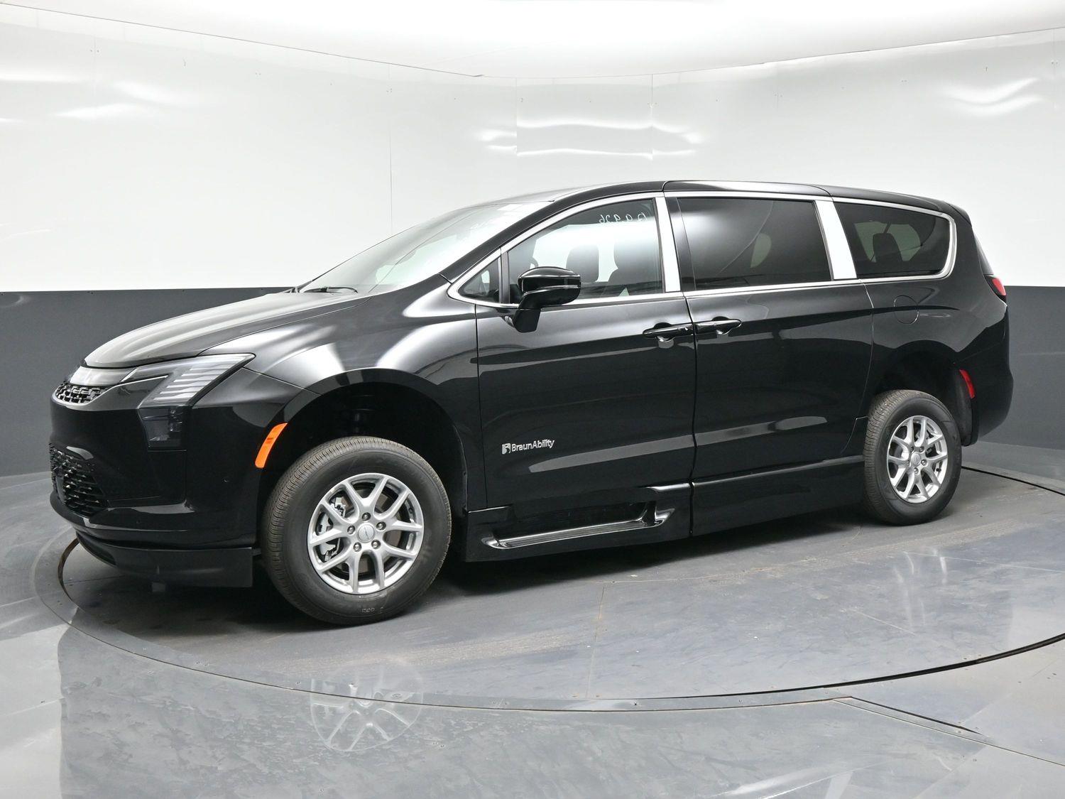 New 2027 Chrysler Pacifica Select