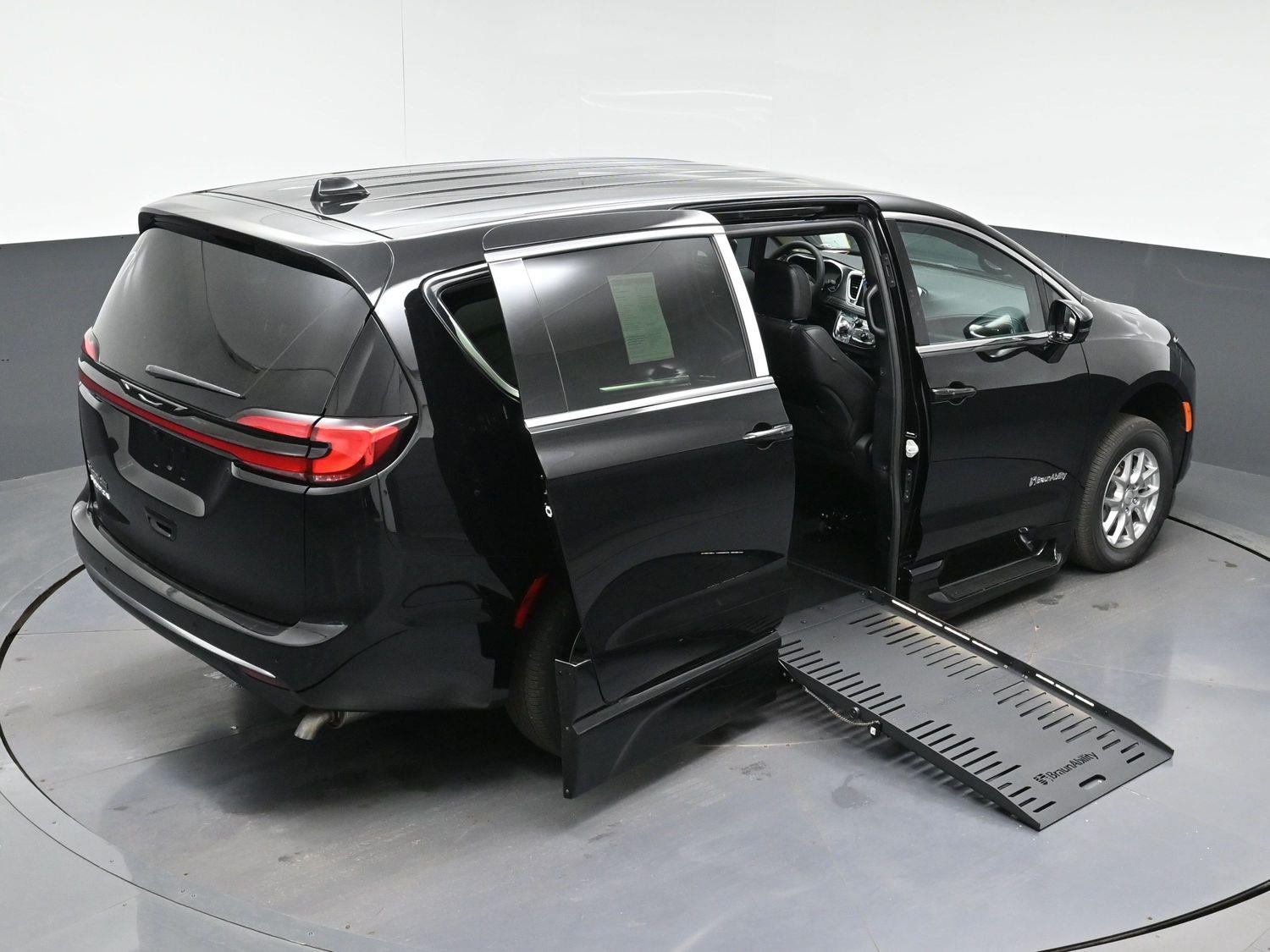 New 2027 Chrysler Pacifica Select