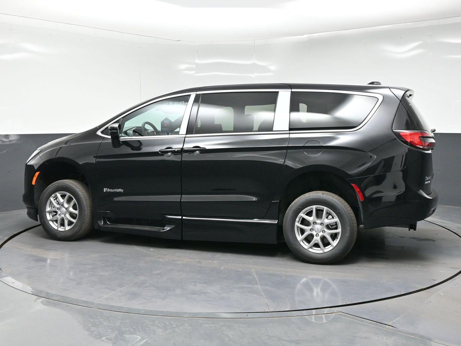 New 2027 Chrysler Pacifica Select