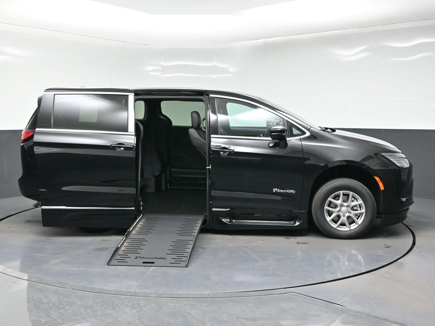 New 2027 Chrysler Pacifica Select