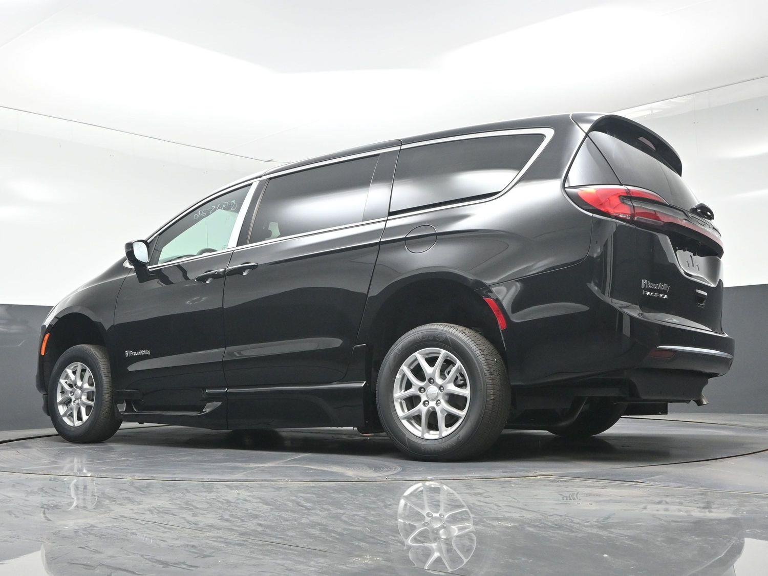 New 2027 Chrysler Pacifica Select