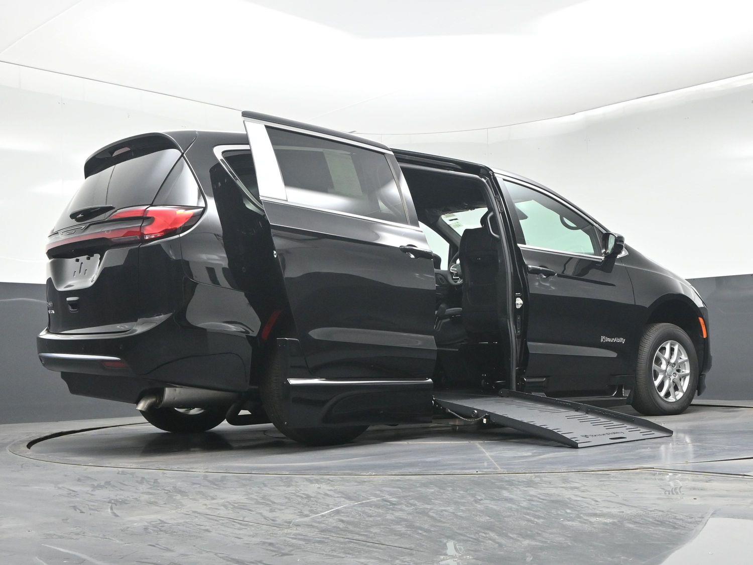 New 2027 Chrysler Pacifica Select