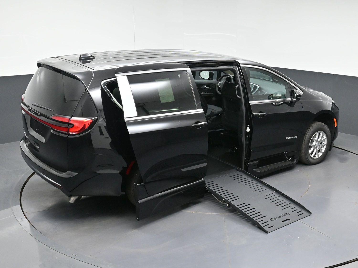 New 2027 Chrysler Pacifica Select