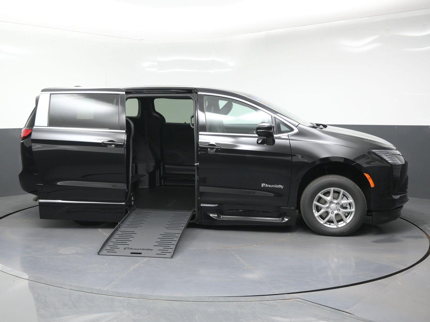 New 2027 Chrysler Pacifica Select