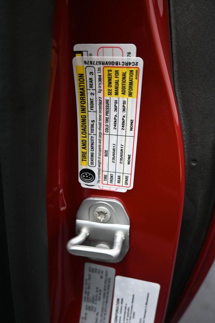 New 2027 Chrysler Pacifica Select