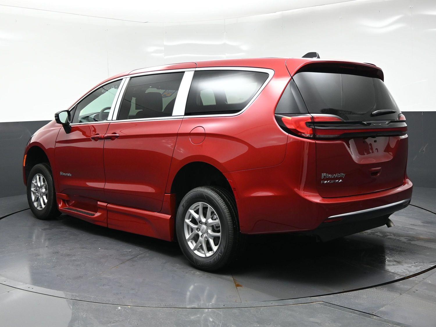 New 2027 Chrysler Pacifica Select