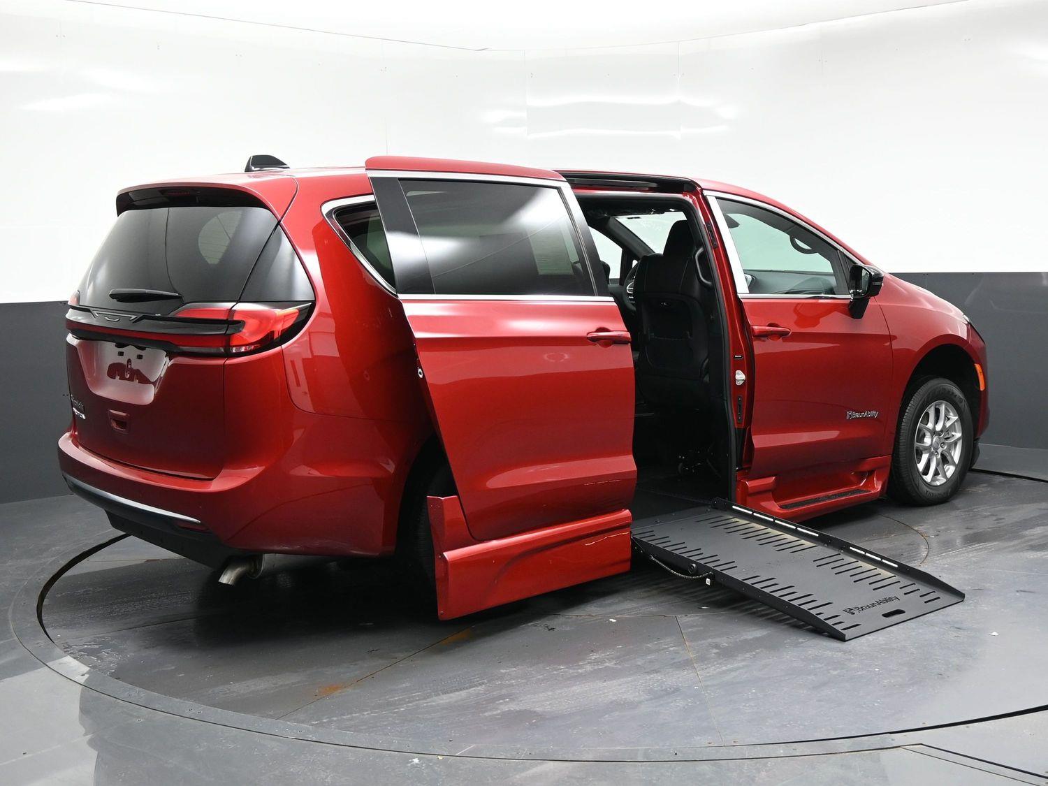 New 2027 Chrysler Pacifica Select