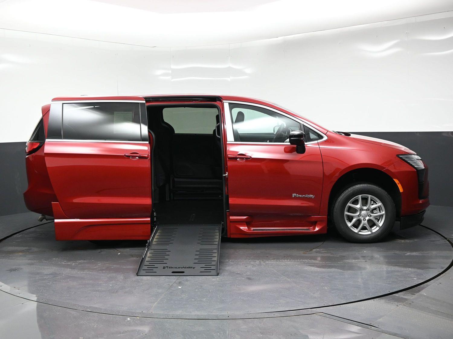 New 2027 Chrysler Pacifica Select