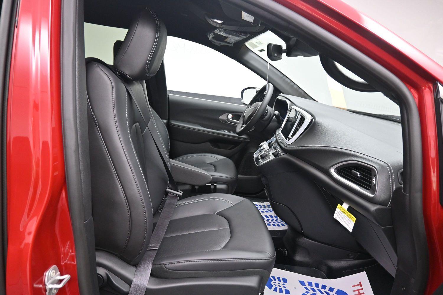 New 2027 Chrysler Pacifica Select