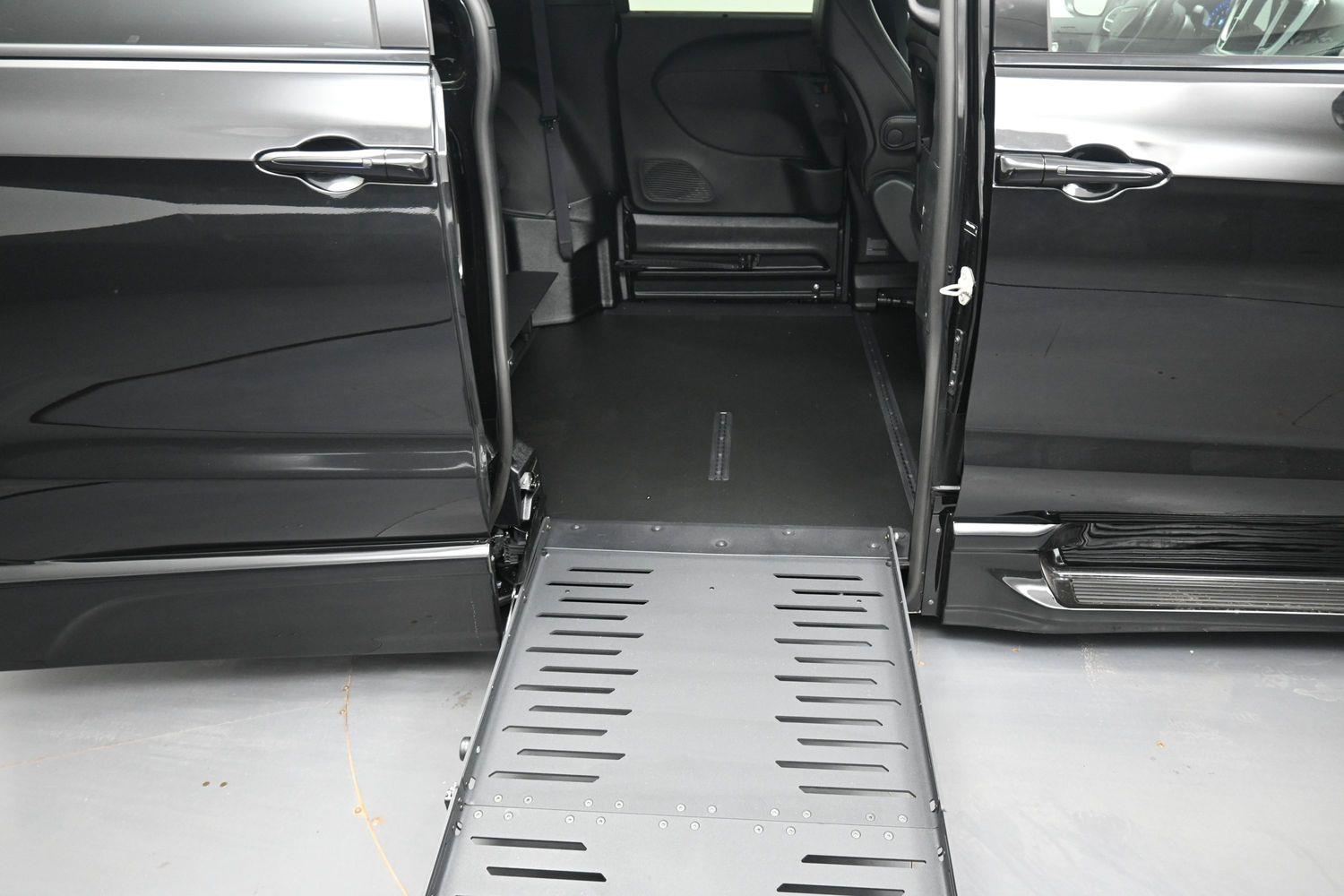 New 2027 Chrysler Pacifica Select