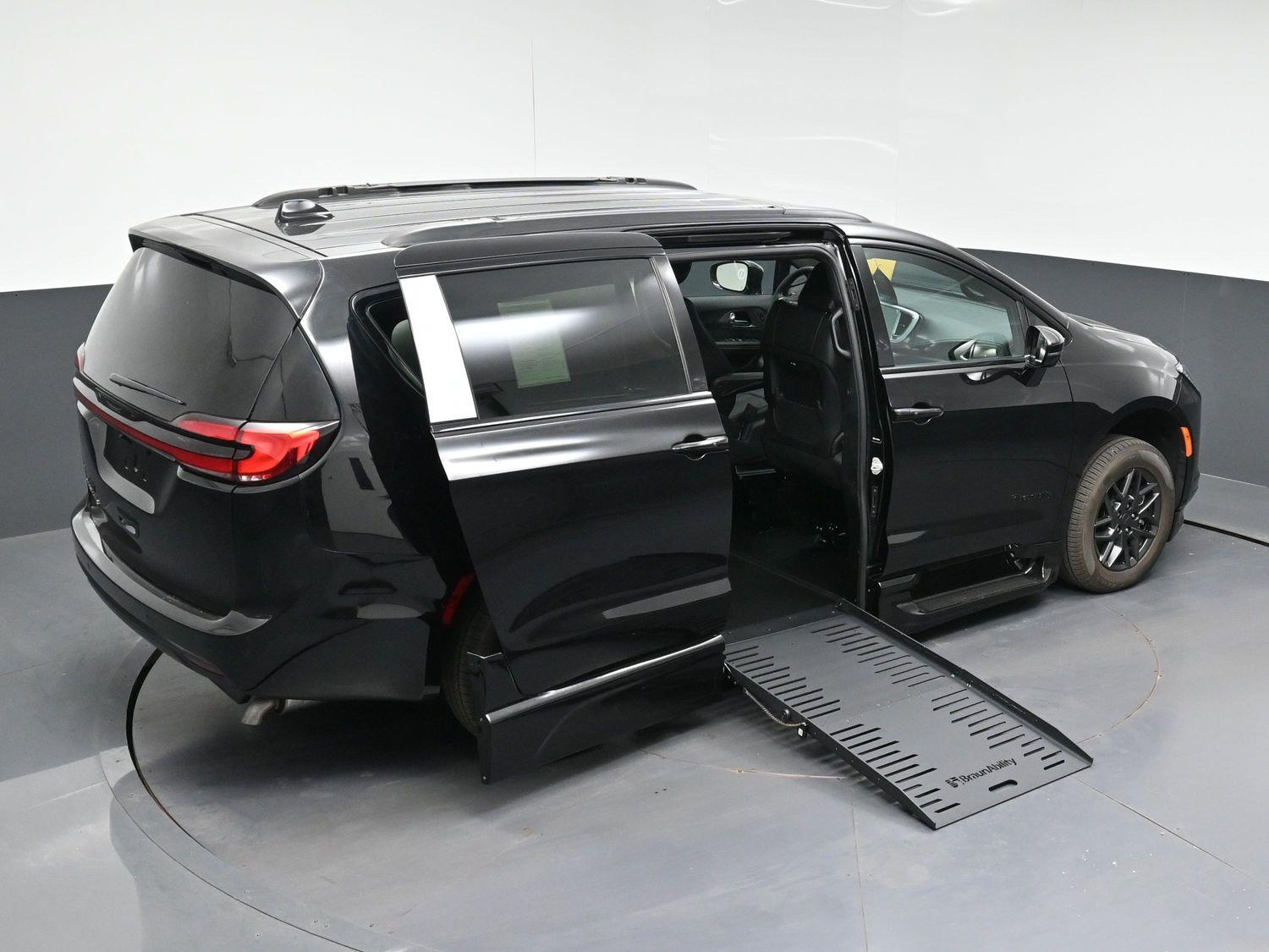 New 2027 Chrysler Pacifica Select
