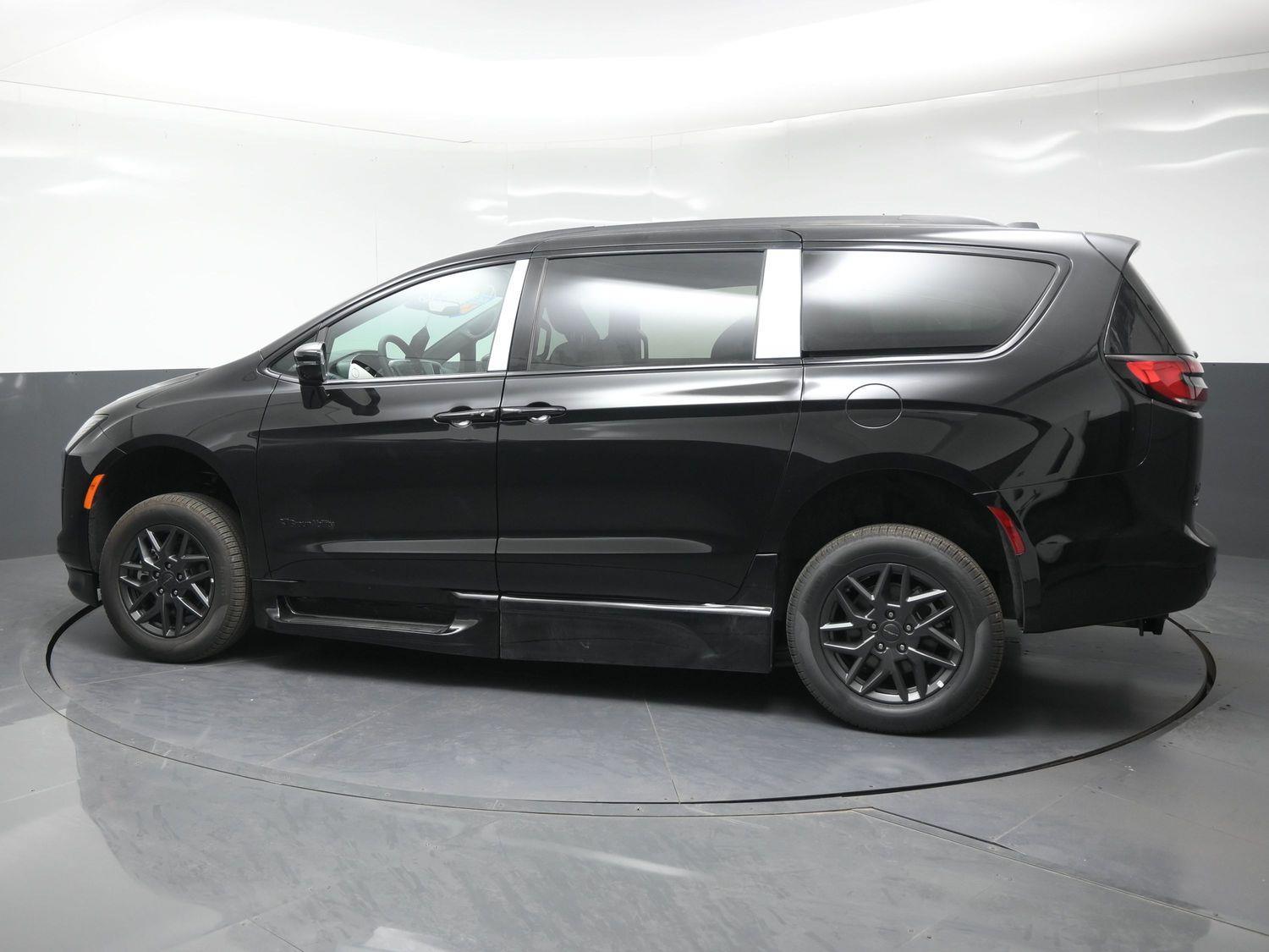 New 2027 Chrysler Pacifica Select