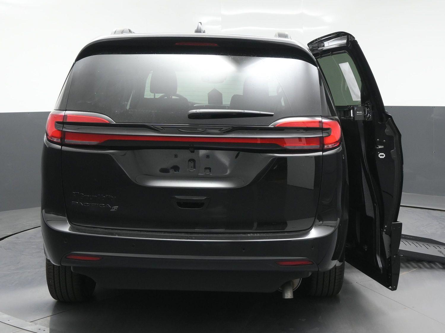 New 2027 Chrysler Pacifica Select