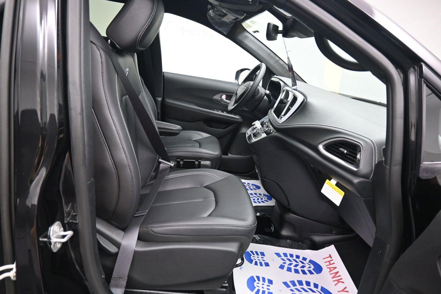 New 2027 Chrysler Pacifica Select