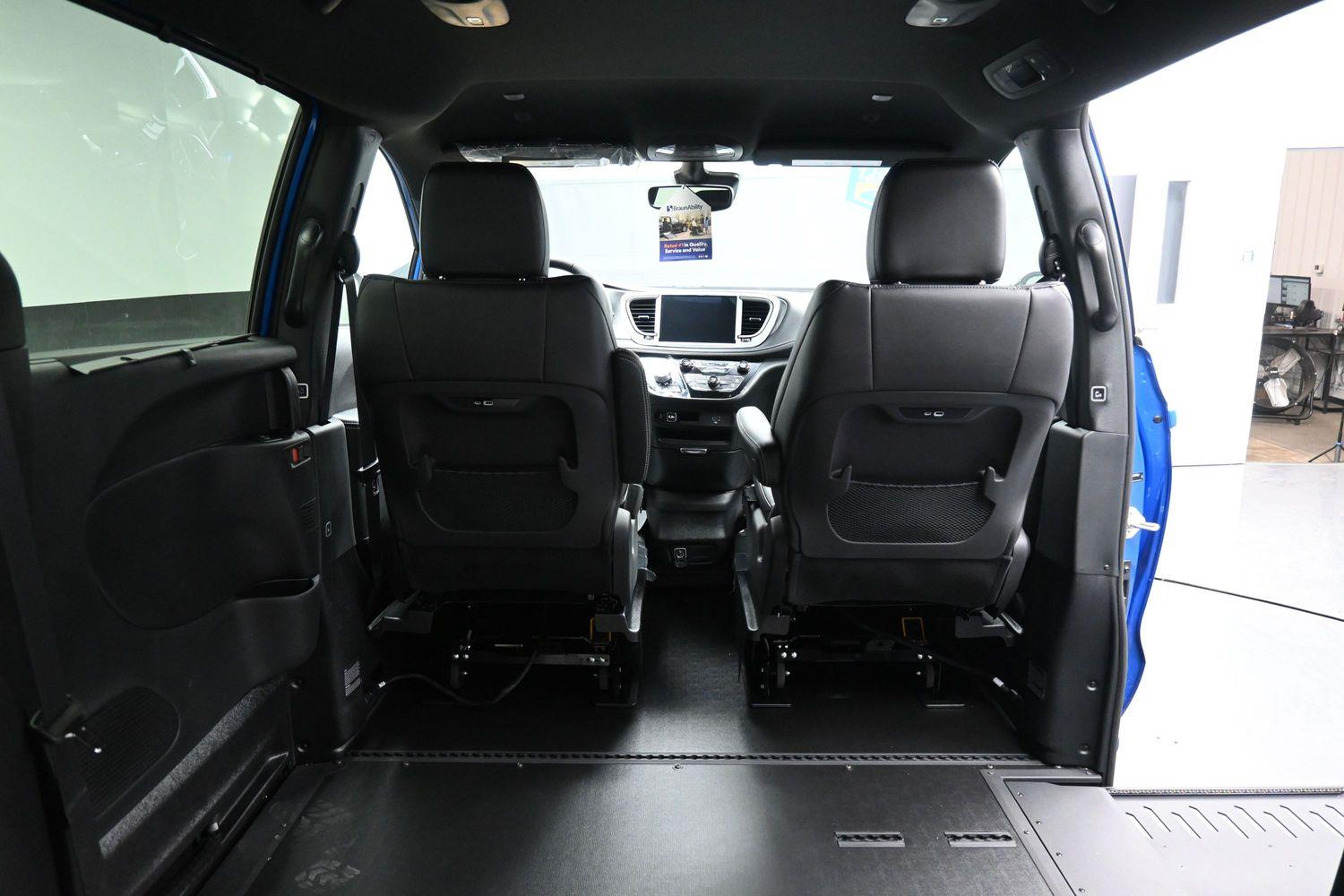 New 2027 Chrysler Pacifica Select