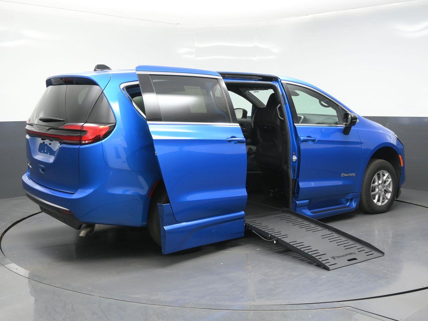 New 2027 Chrysler Pacifica Select