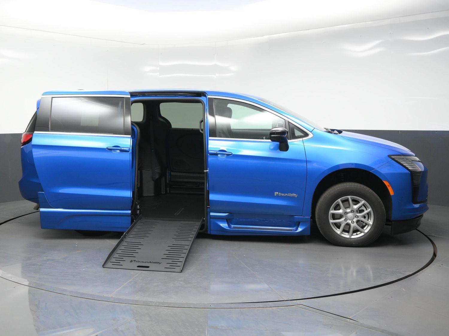 New 2027 Chrysler Pacifica Select