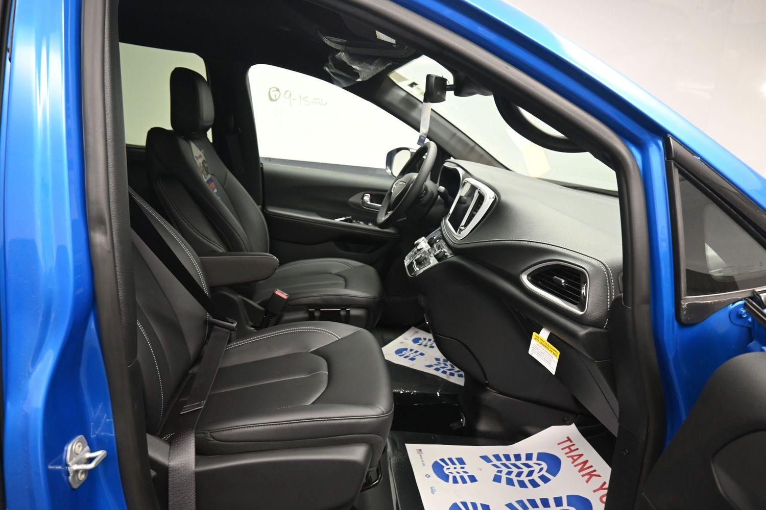 New 2027 Chrysler Pacifica Select