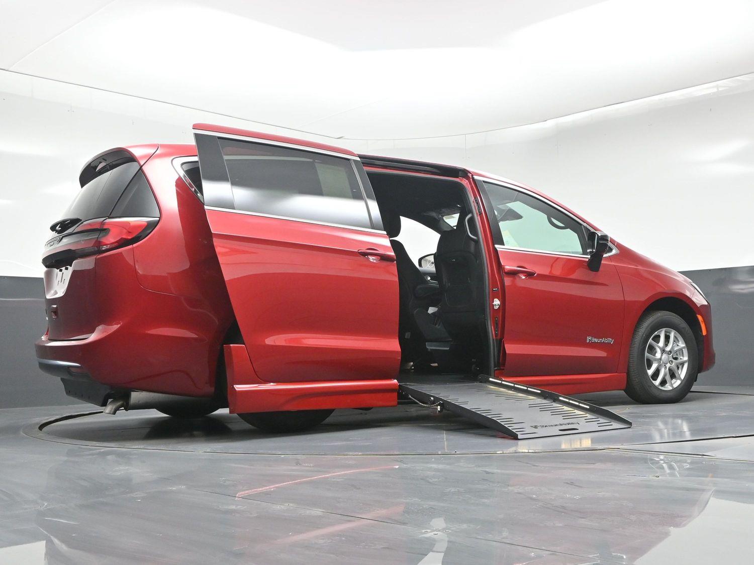 New 2027 Chrysler Pacifica Select
