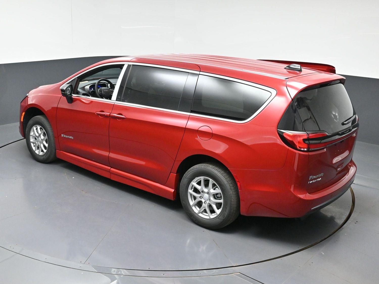 New 2027 Chrysler Pacifica Select