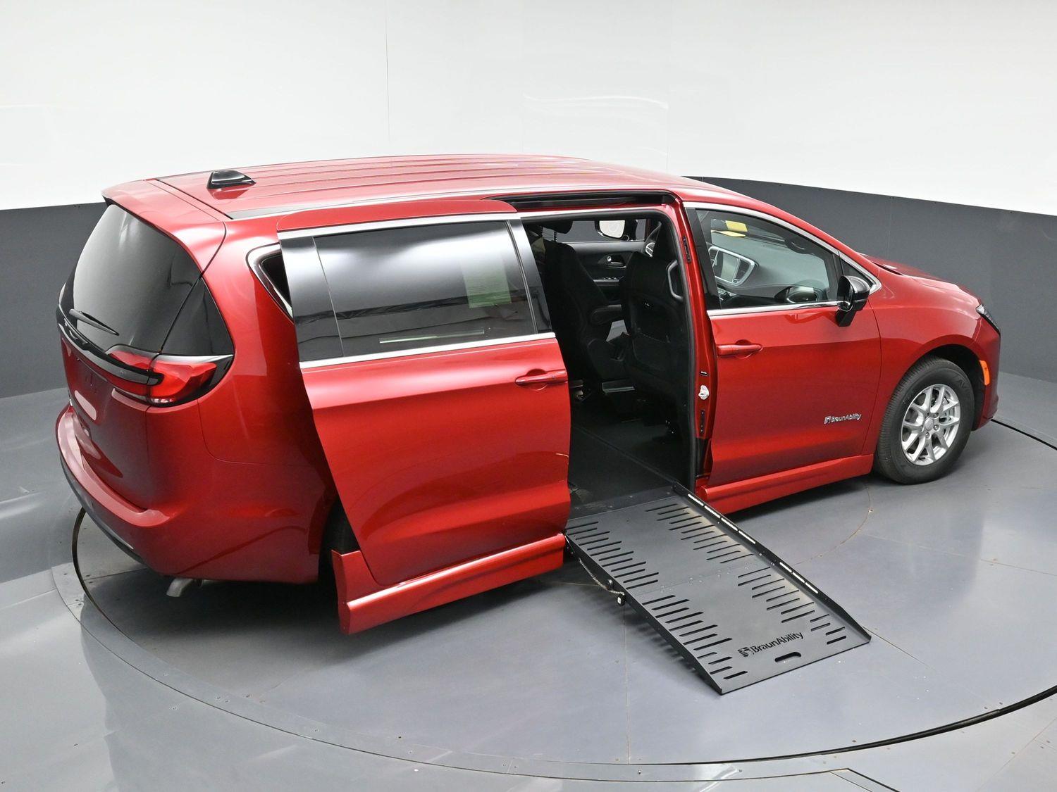 New 2027 Chrysler Pacifica Select