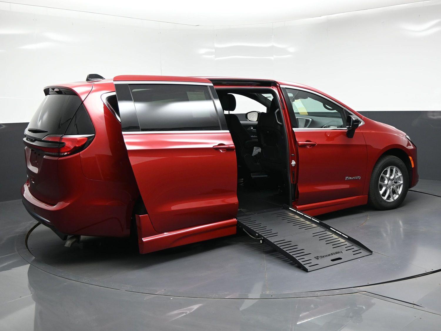 New 2027 Chrysler Pacifica Select