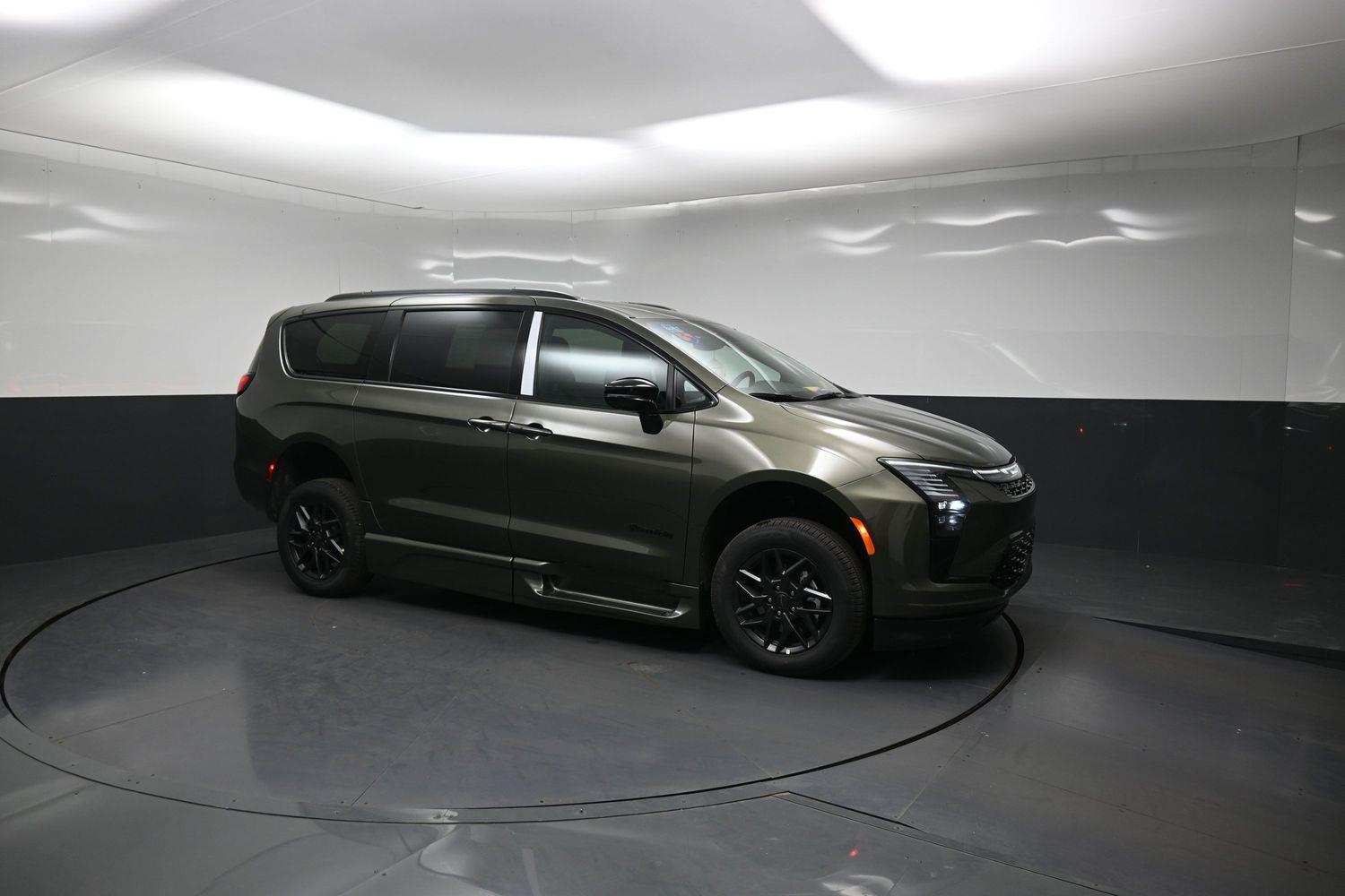 New 2027 Chrysler Pacifica Select