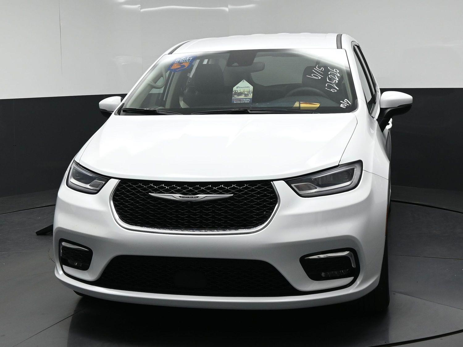 Pre-Owned 2023 Chrysler Pacifica Touring L