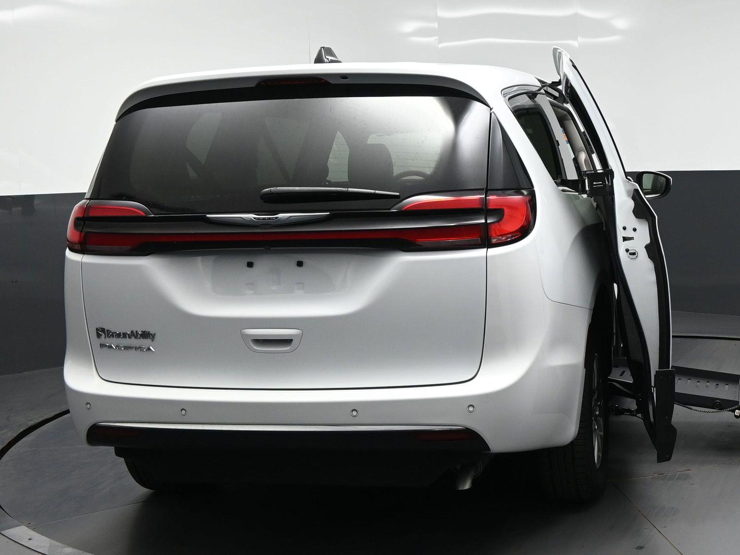 Pre-Owned 2023 Chrysler Pacifica Touring L