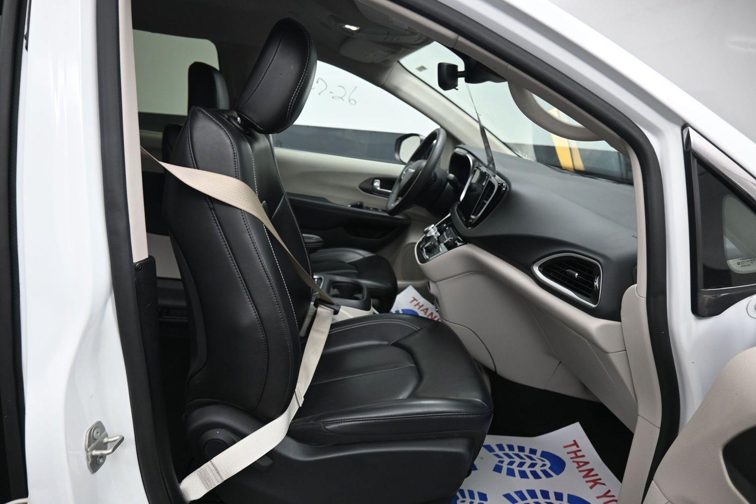 Pre-Owned 2023 Chrysler Pacifica Touring L