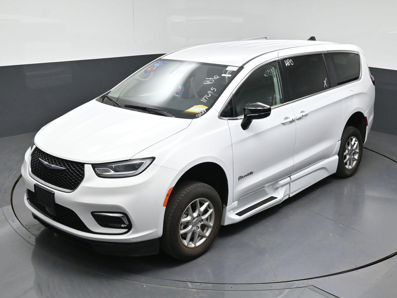 Pre-Owned 2024 Chrysler Pacifica Touring L