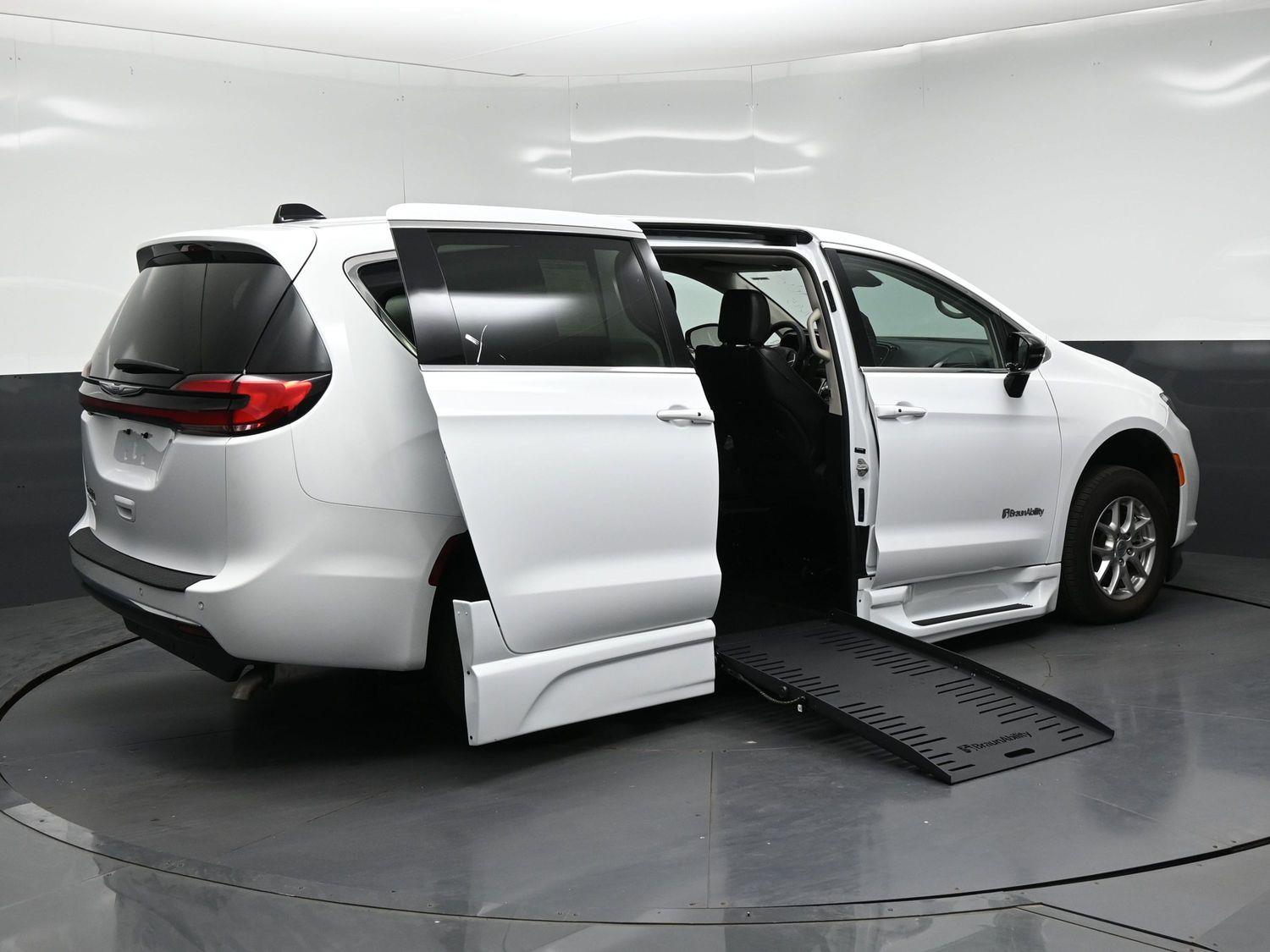 Pre-Owned 2024 Chrysler Pacifica Touring L