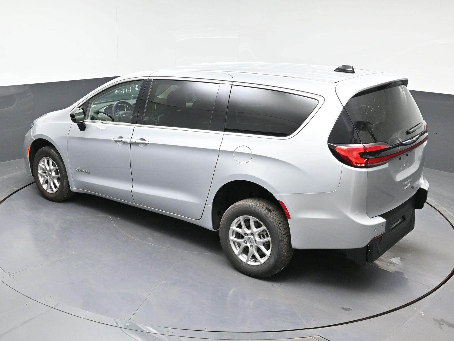 Pre-Owned 2024 Chrysler Pacifica Touring L