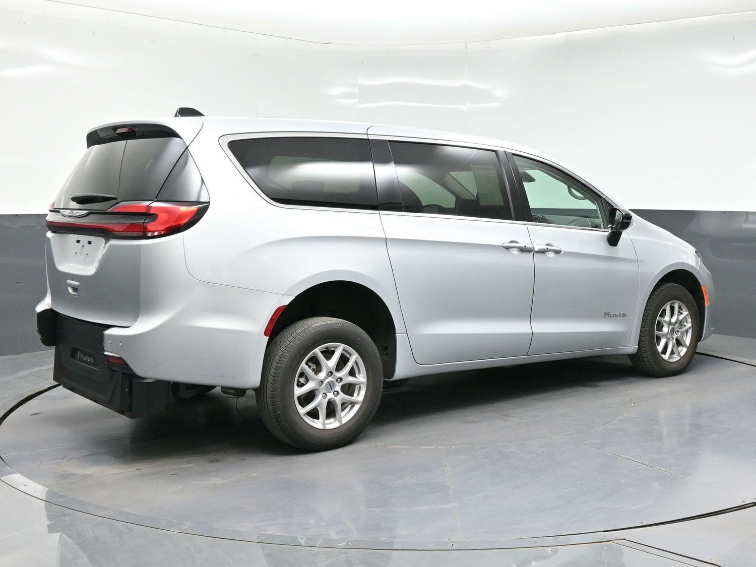Pre-Owned 2024 Chrysler Pacifica Touring L