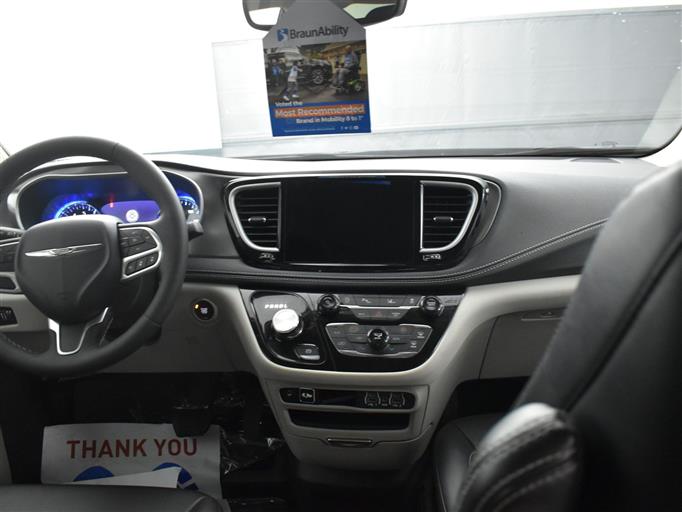 Certified Pre-Owned 2024 Chrysler Pacifica Touring L