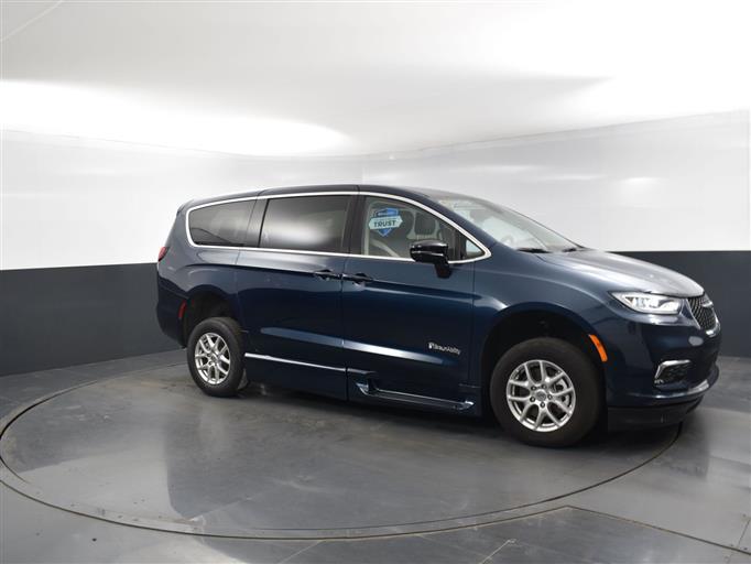 Certified Pre-Owned 2024 Chrysler Pacifica Touring L