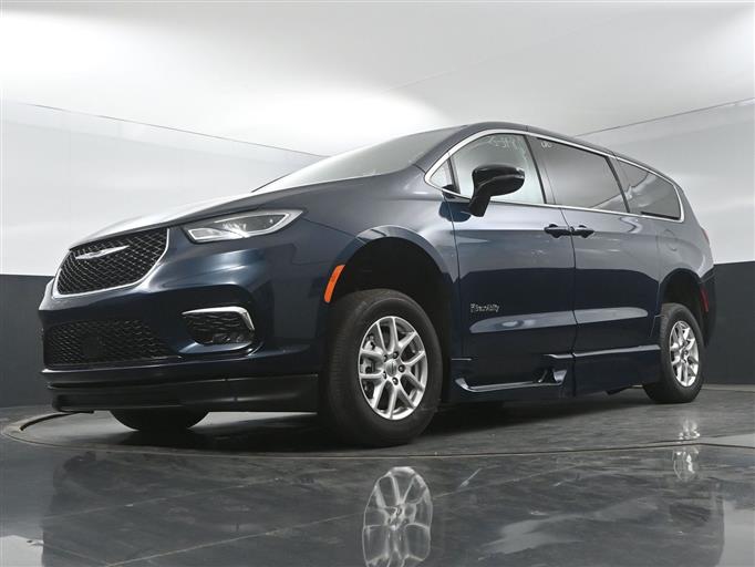 Certified Pre-Owned 2024 Chrysler Pacifica Touring L