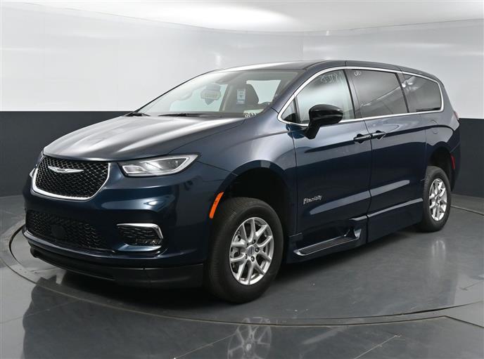 Certified Pre-Owned 2024 Chrysler Pacifica Touring L