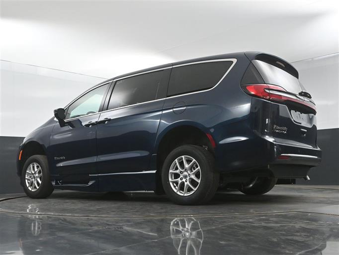 Certified Pre-Owned 2024 Chrysler Pacifica Touring L
