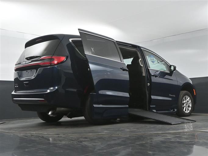 Certified Pre-Owned 2024 Chrysler Pacifica Touring L