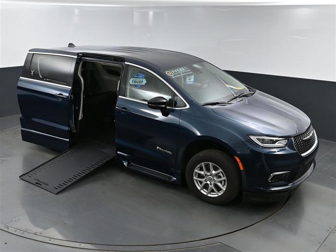 Certified Pre-Owned 2024 Chrysler Pacifica Touring L