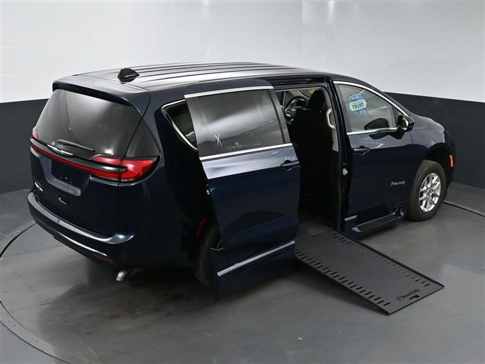 Certified Pre-Owned 2024 Chrysler Pacifica Touring L