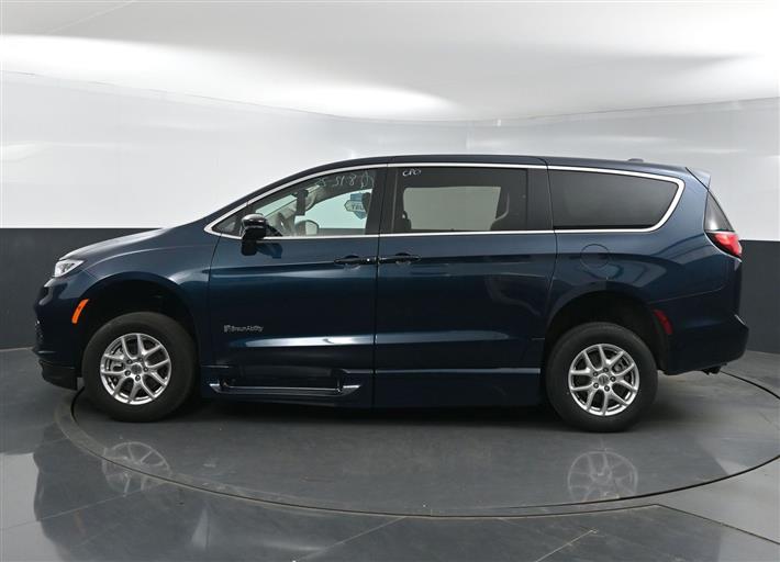 Certified Pre-Owned 2024 Chrysler Pacifica Touring L