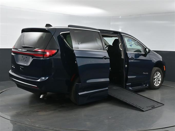 Certified Pre-Owned 2024 Chrysler Pacifica Touring L